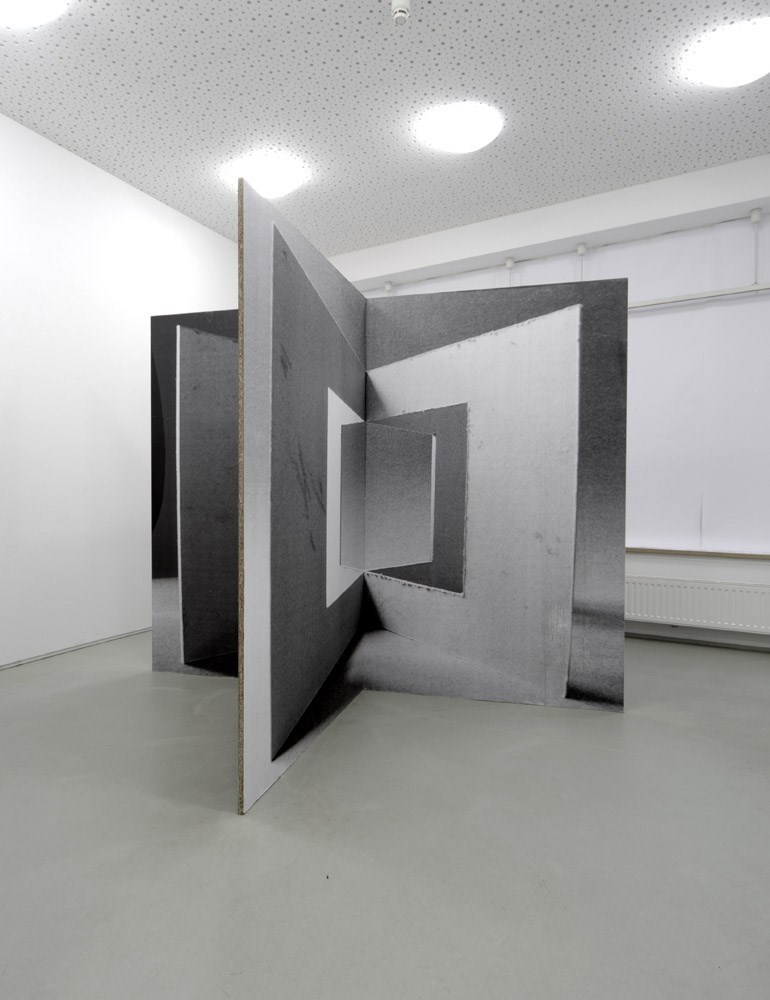 sprockets, 250 cm x 200 cm x 200 cm, b & w prints on wood, 2013<br />Installation view Kunstverein Langenhagen 